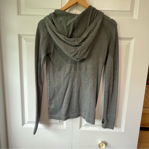 Fabletics grey size small zip up cardigan - Picture 8 of 8